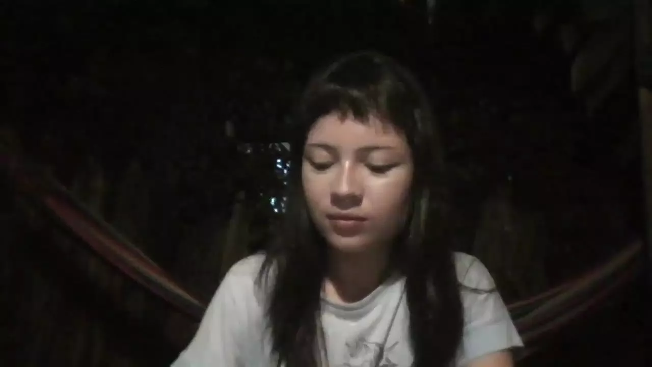 Doll_dollys_ on Cam4 