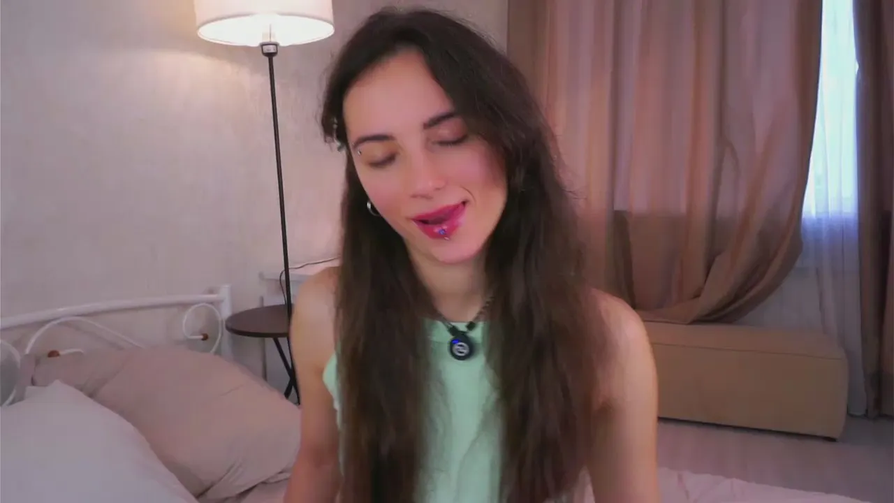 Offline DollyCavell on Cam4