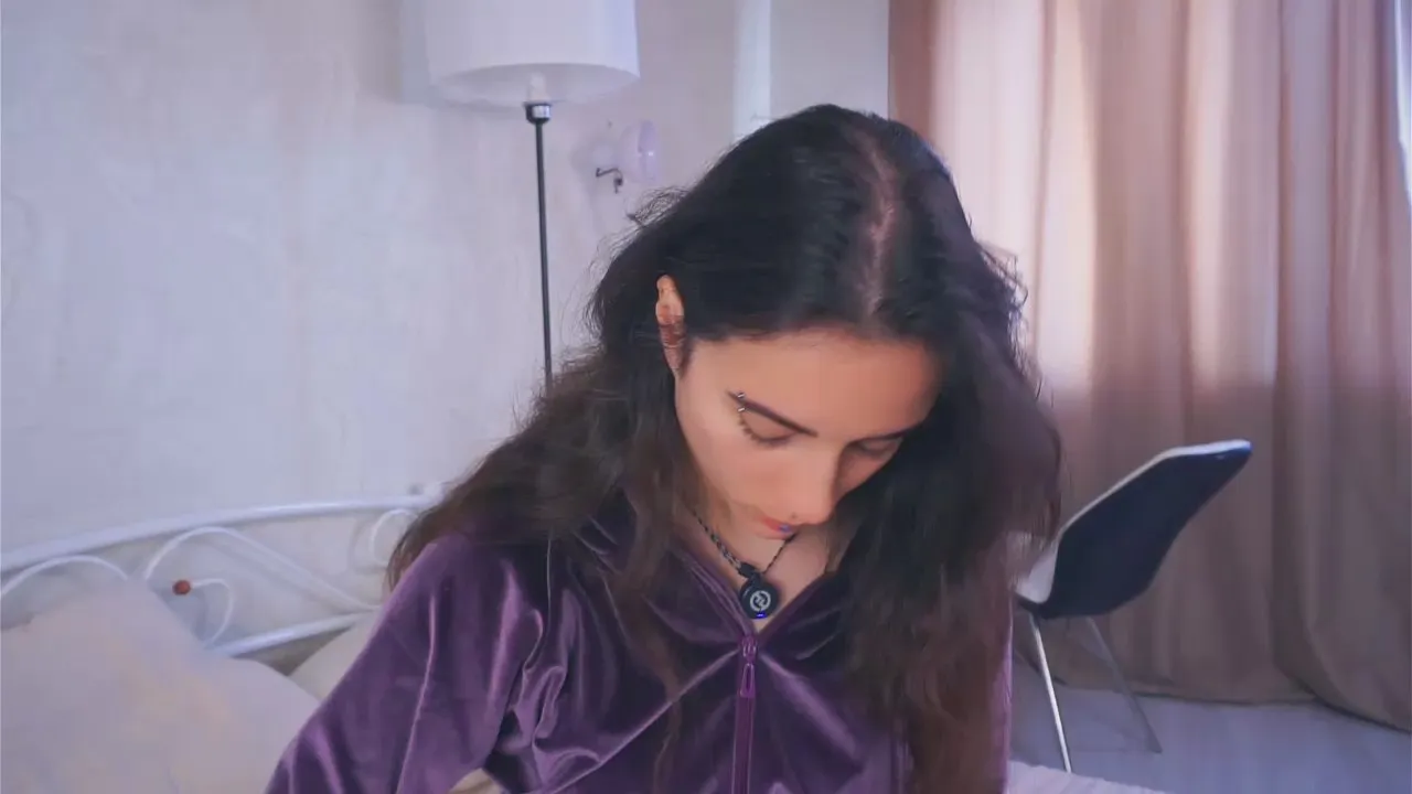 Offline DollyCavell on Cam4