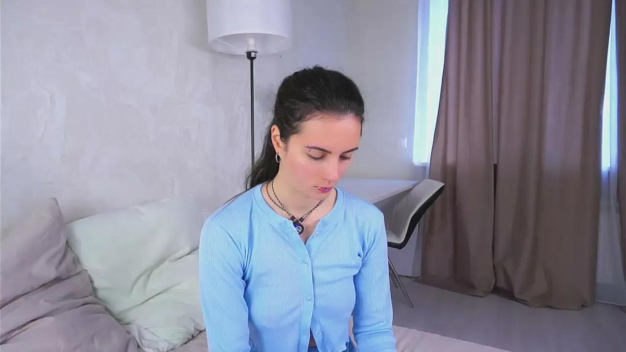 Offline DollyCavell on Cam4