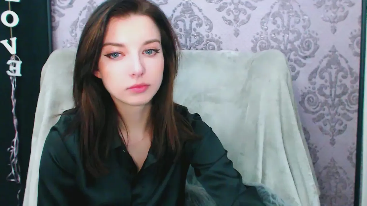 Offline DominantLuna on Cam4