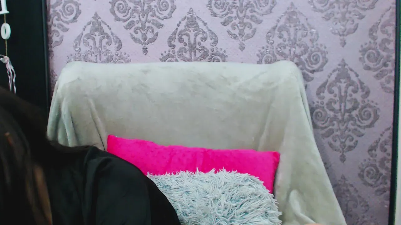 Offline DominantLuna on Cam4