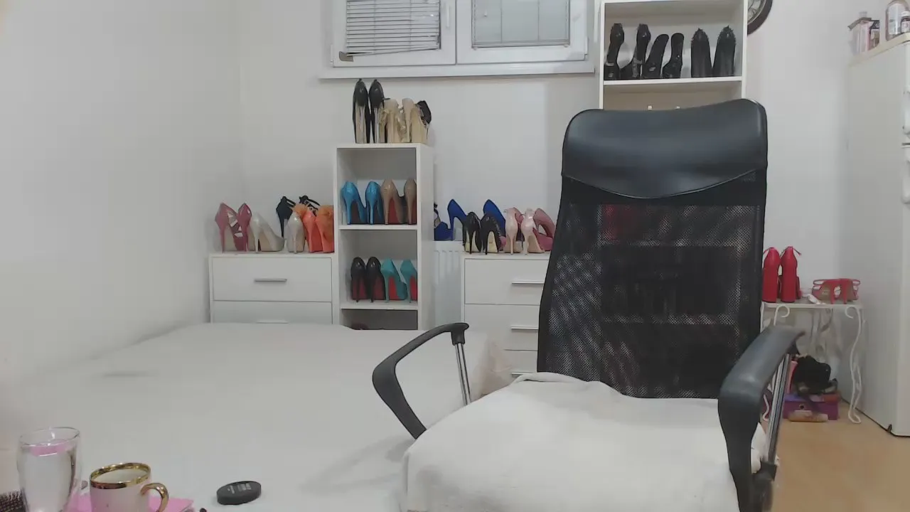 Offline dominantmiss8 on Cam4