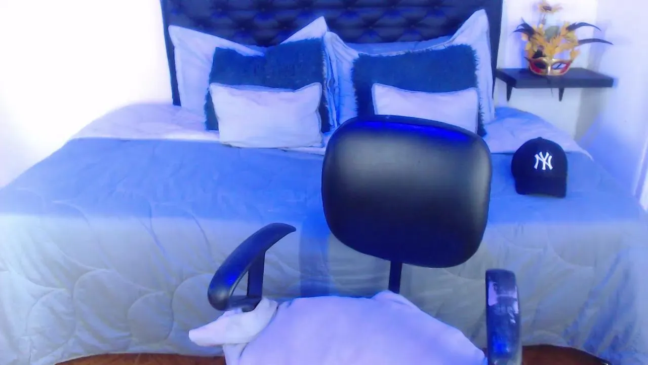 Offline Dominik_girl on Cam4