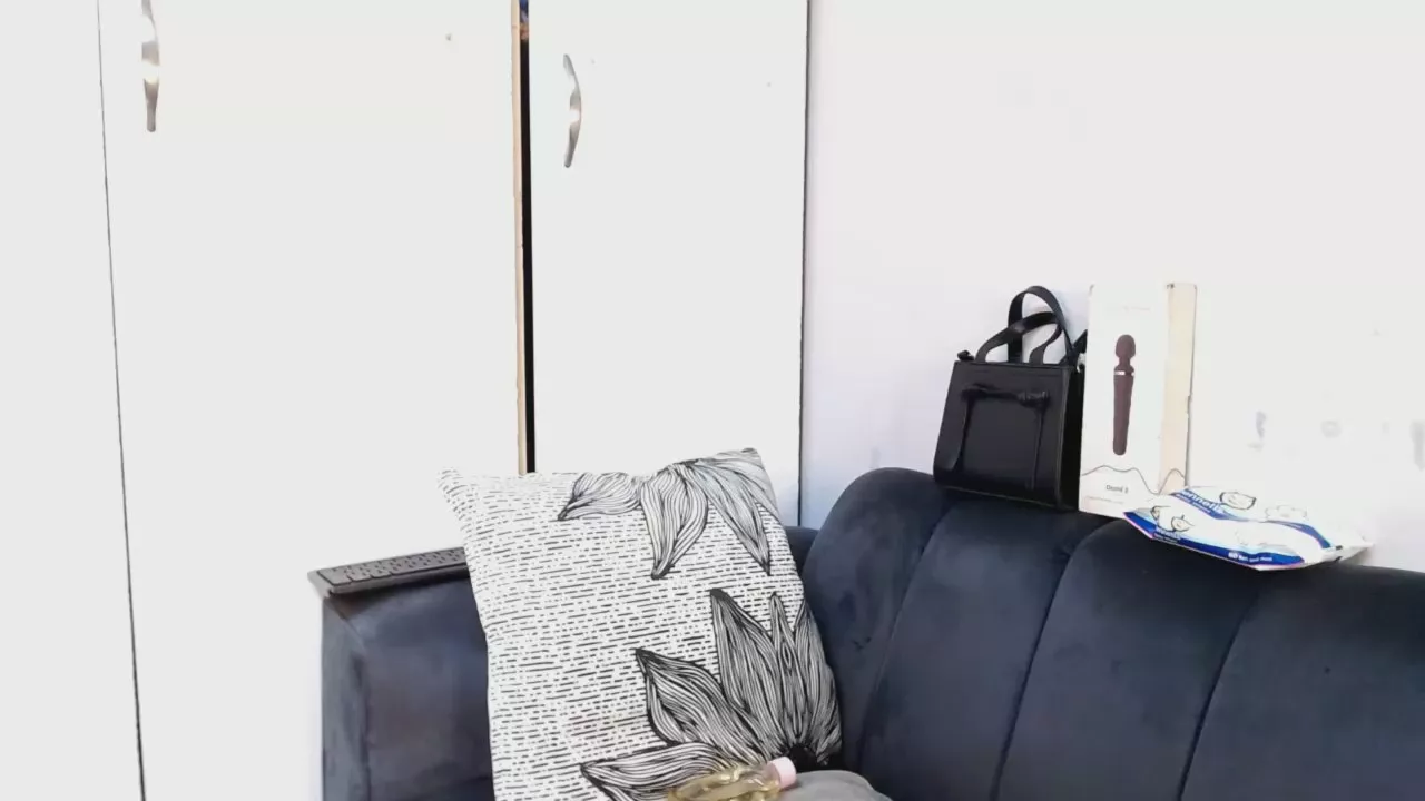 Offline DorisDoll on Cam4