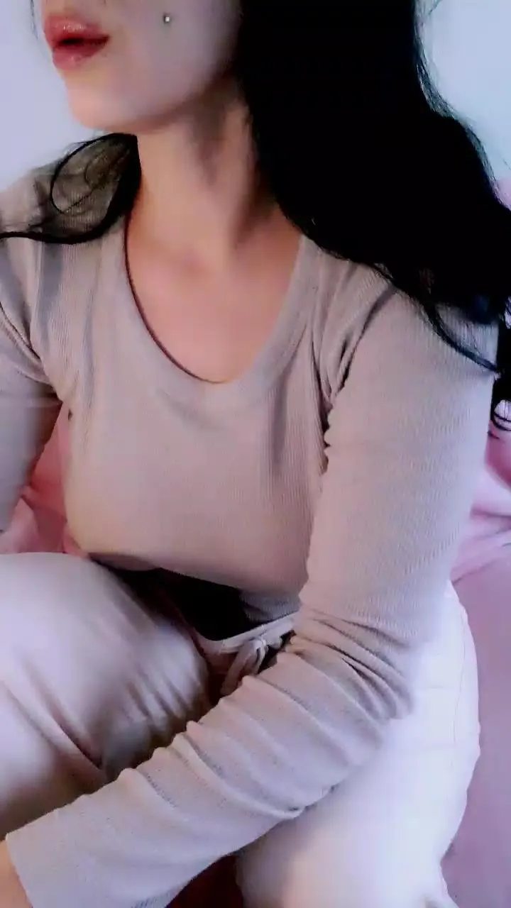 Offline DouceQueen on Cam4