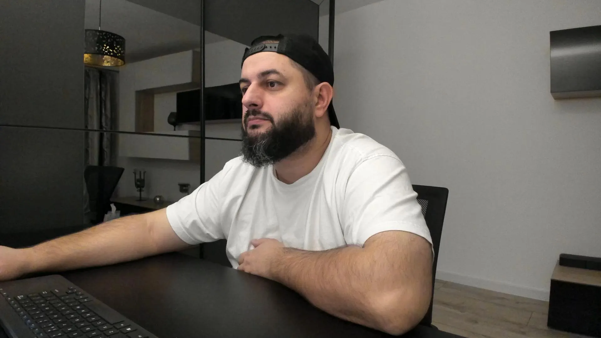 Offline DravenPeak on Cam4