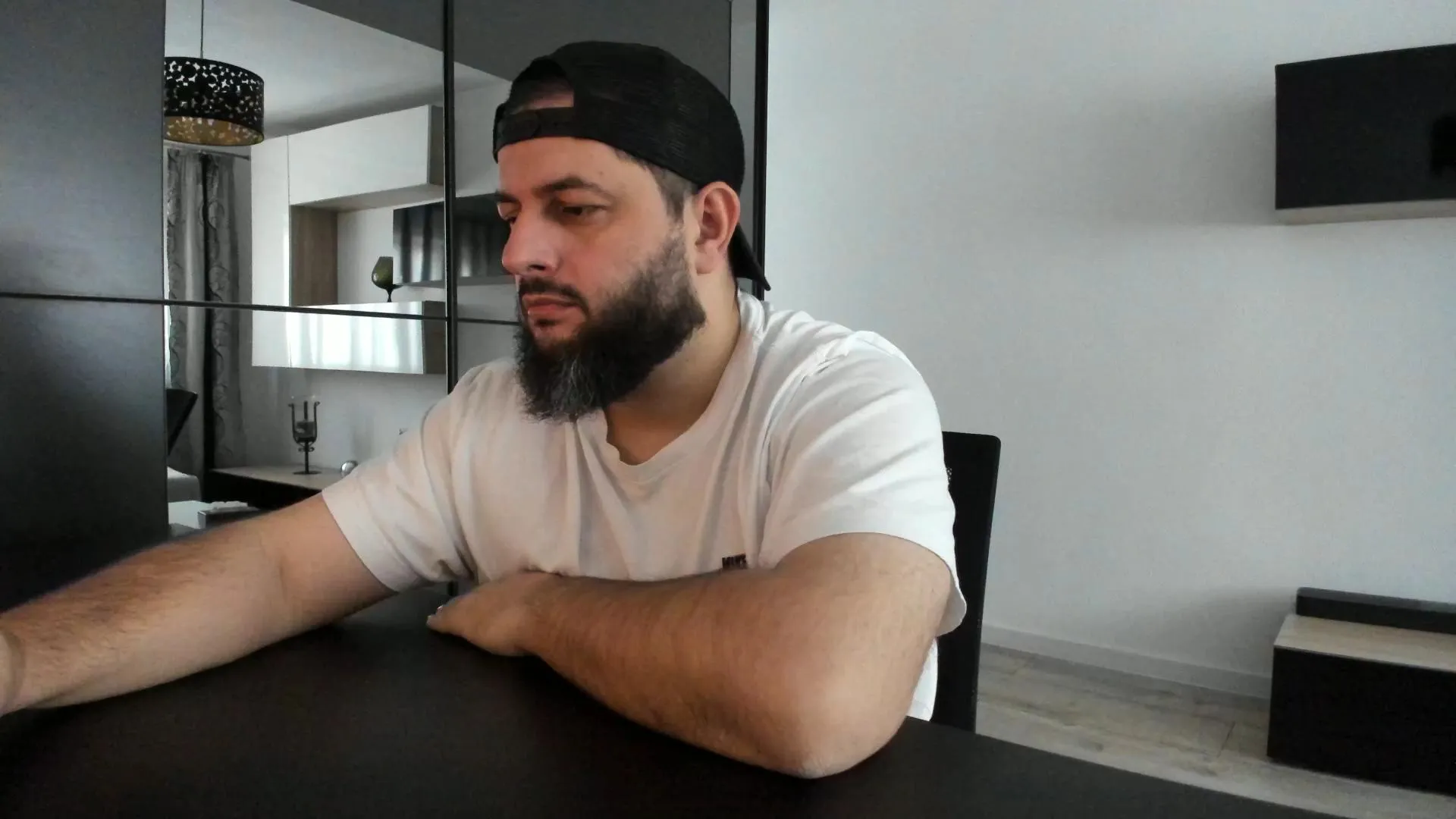 Offline DravenPeak on Cam4