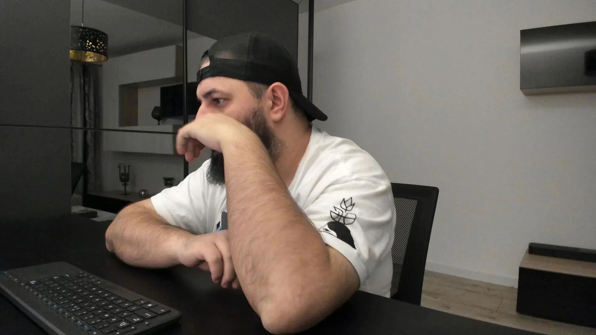 Offline DravenPeak on Cam4