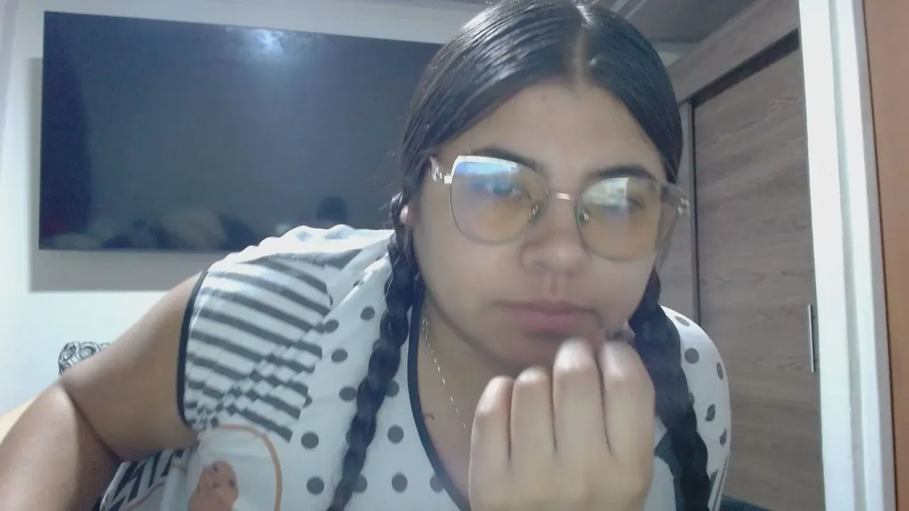 Offline Dulce_cloee on Cam4