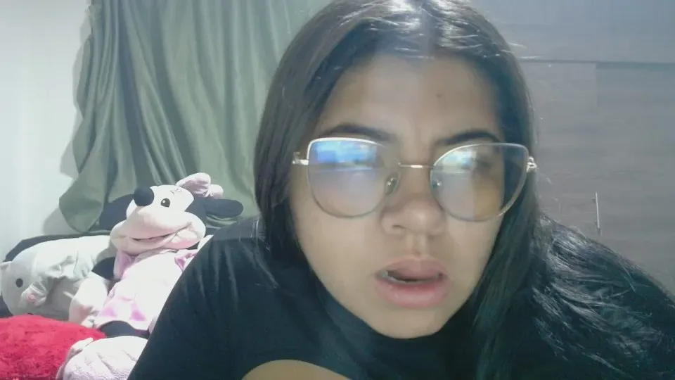 Offline Dulce_cloee on Cam4