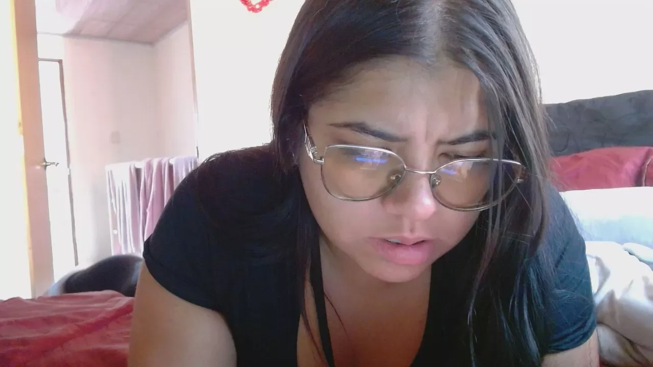 Offline Dulce_cloee on Cam4