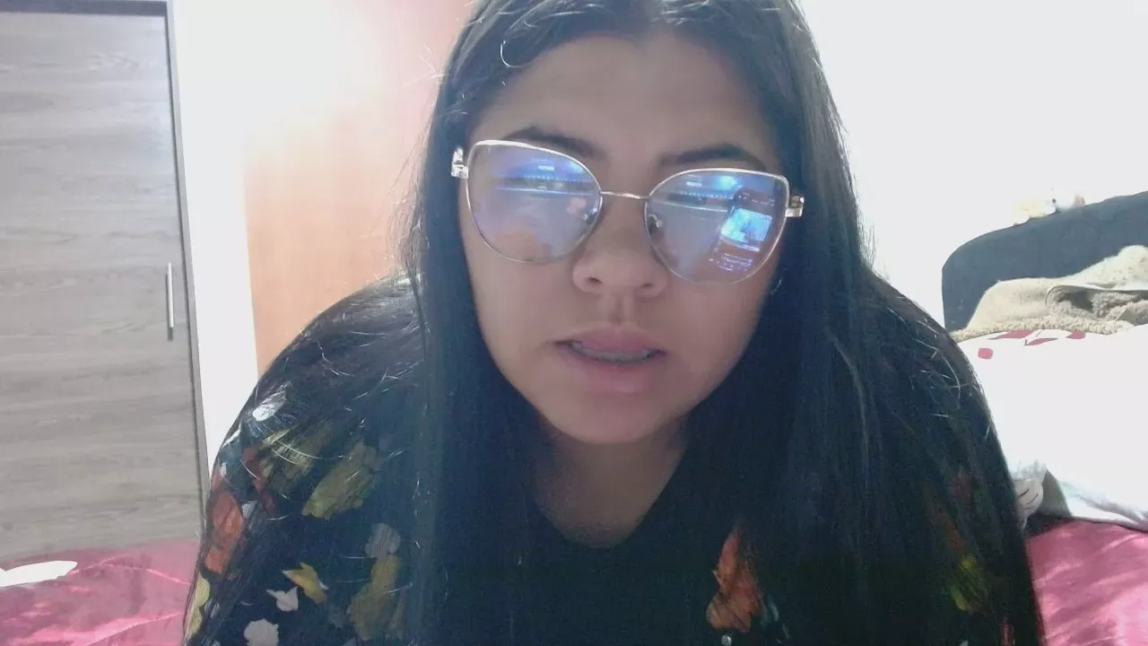 Offline Dulce_cloee on Cam4