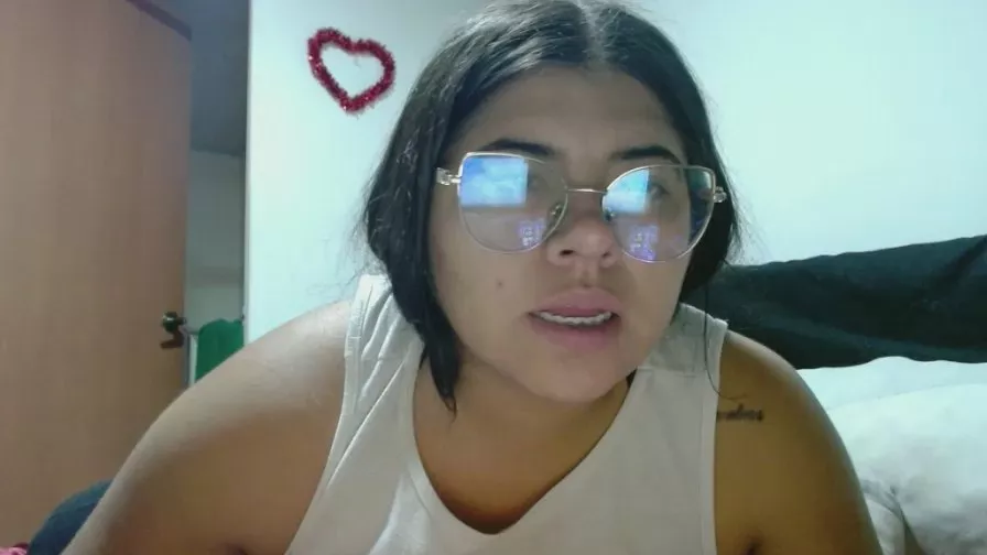 Offline Dulce_cloee on Cam4