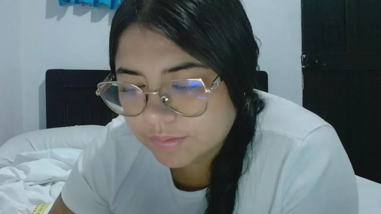 Offline Dulce_cloee on Cam4