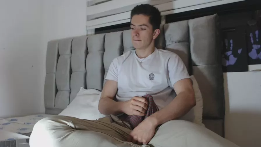 Offline EDJULIAN on Cam4