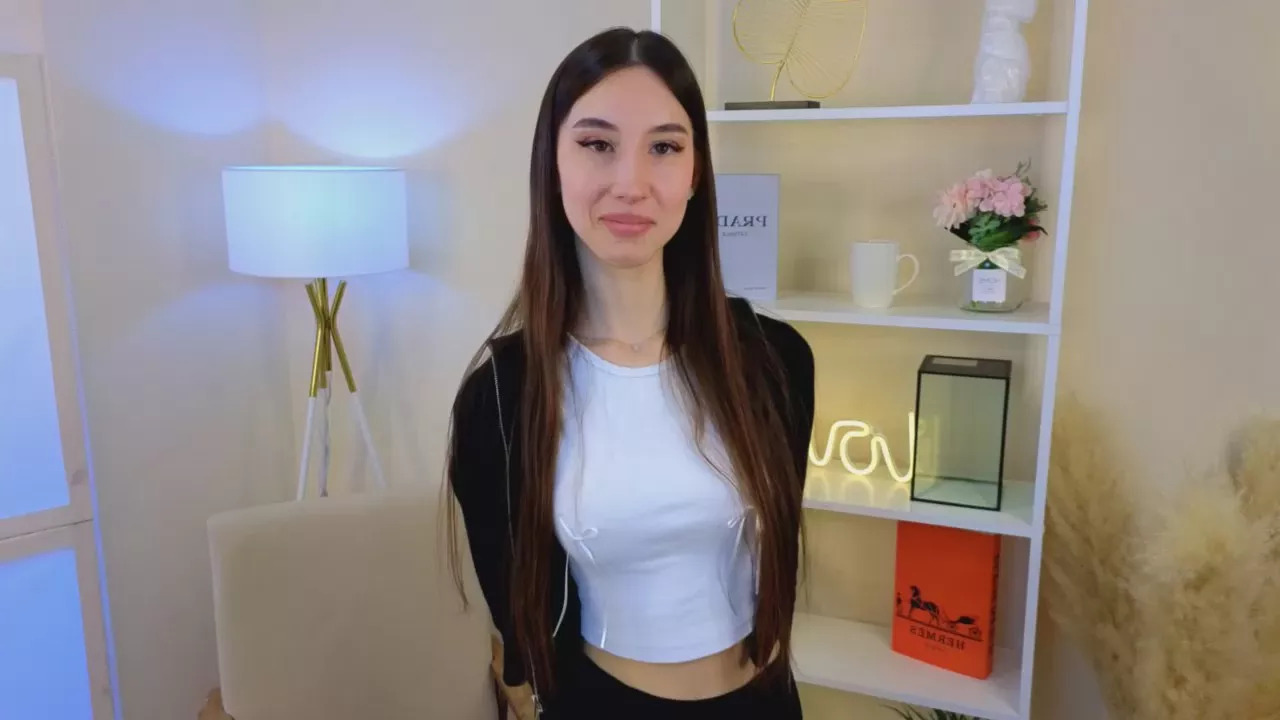 Freechat ElgaBeech on Cam4