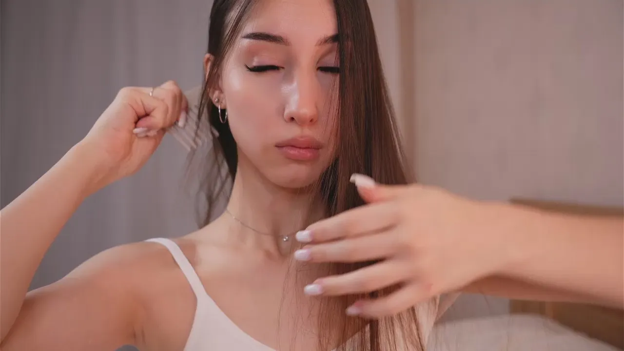 Freechat ElgaBeech on Cam4