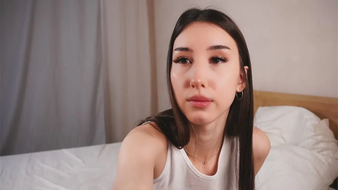 Freechat ElgaBeech on Cam4