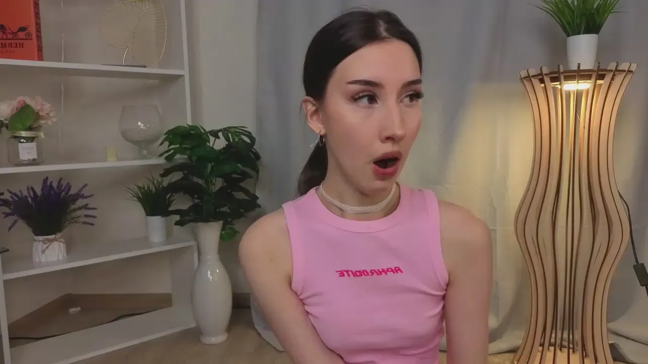 Freechat ElgaBeech on Cam4