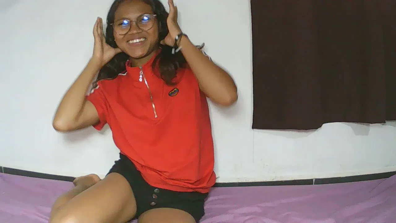 Offline eliane20 on Cam4