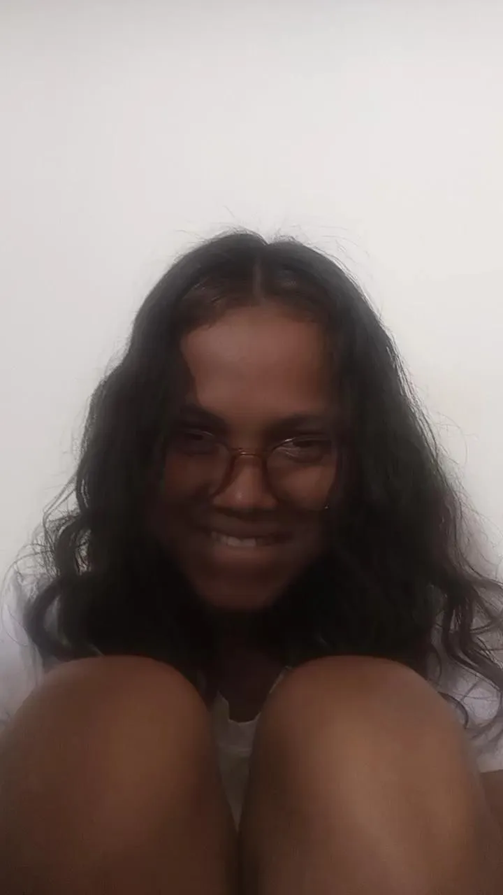 Offline eliane20 on Cam4