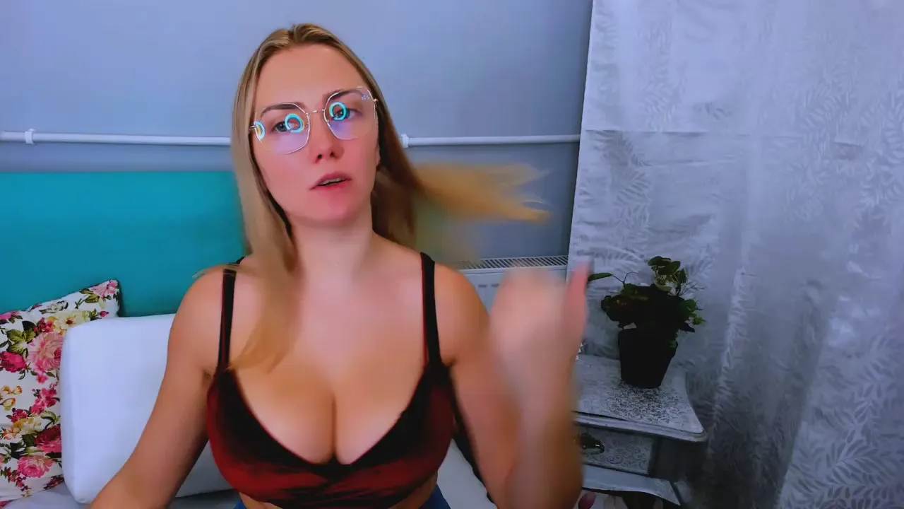 Offline EliseDirtyy on Cam4