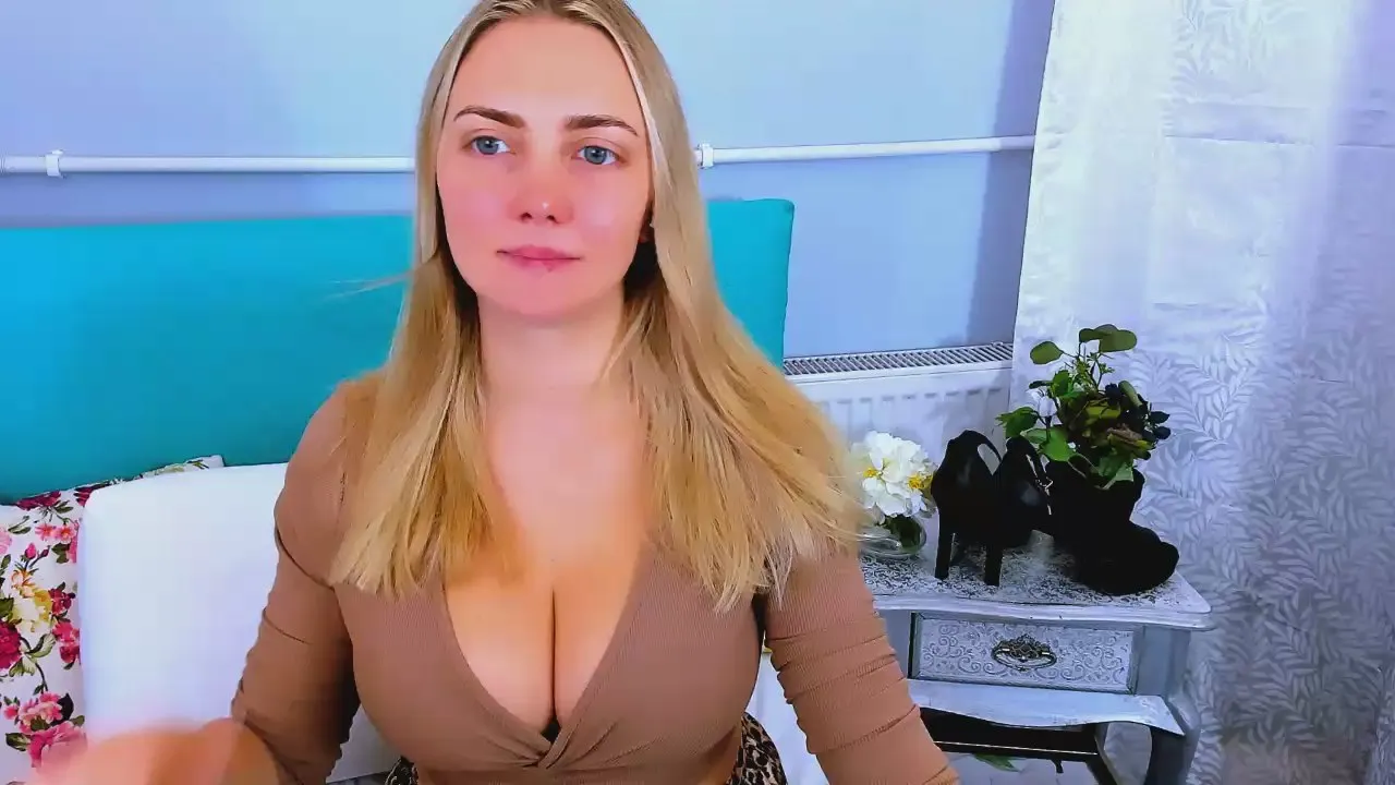 Offline EliseDirtyy on Cam4