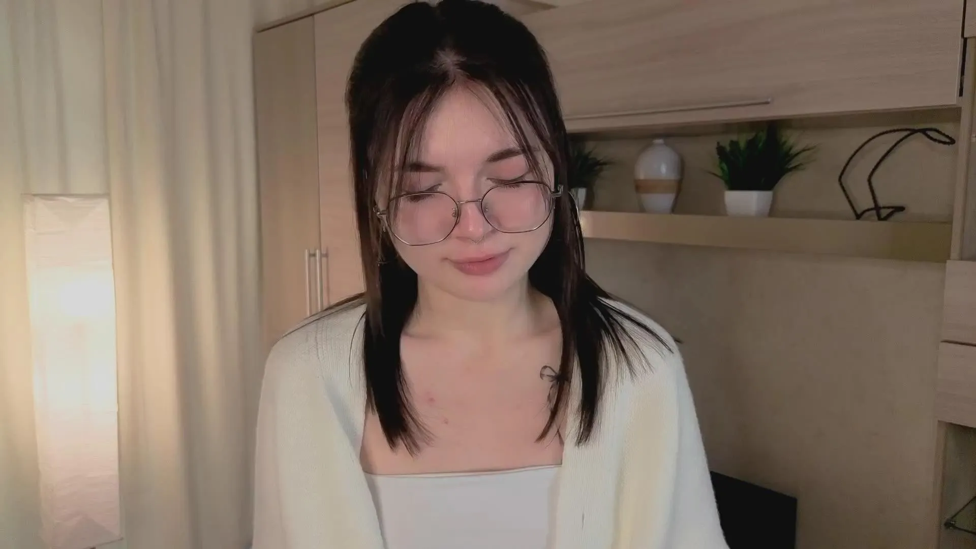 Offline Elizabeth_Leee on Cam4