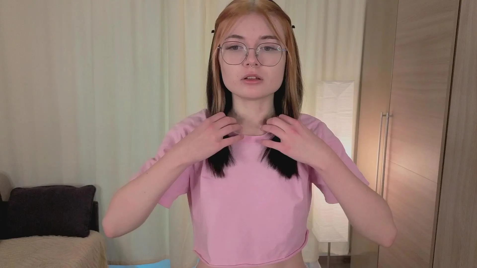 Offline Elizabeth_Leee on Cam4