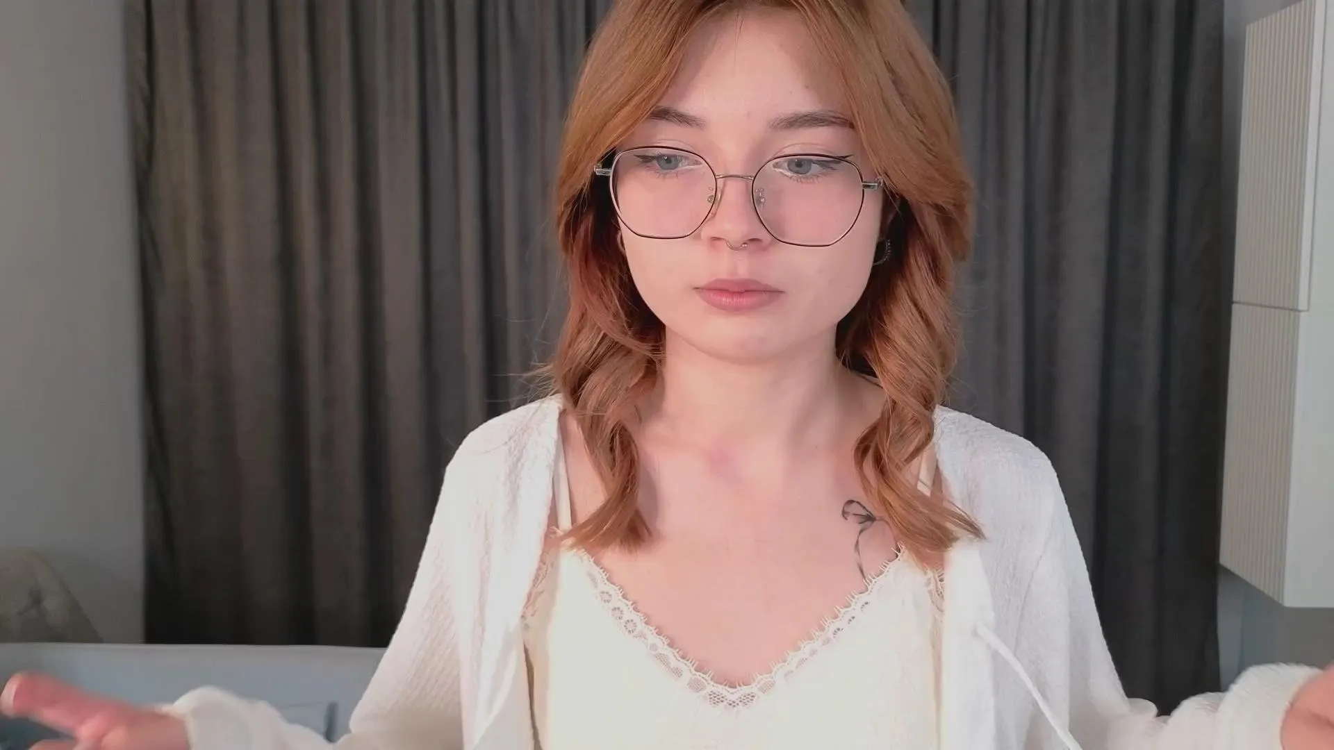 Offline Elizabeth_Leee on Cam4