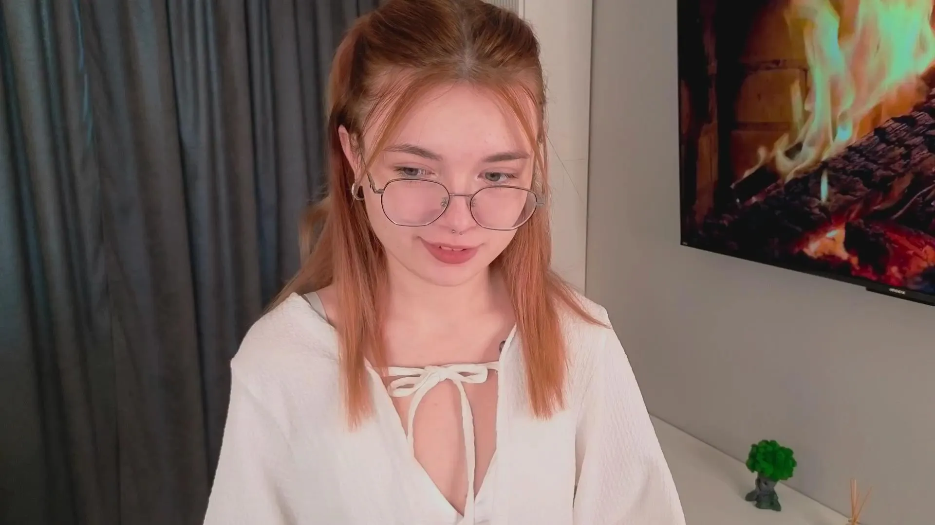 Offline Elizabeth_Leee on Cam4