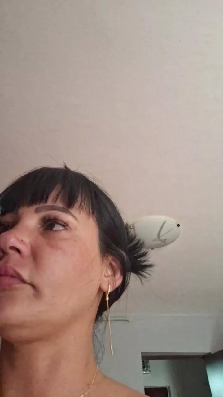 Offline Ella_sweety on Cam4