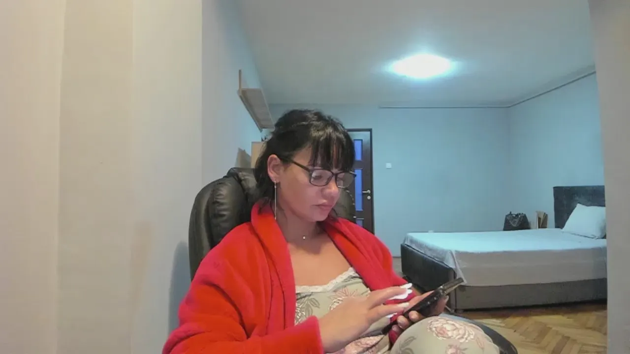 Offline Ella_sweety on Cam4