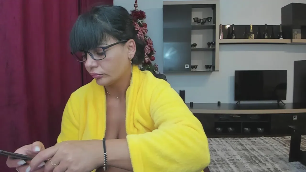 Offline Ella_sweety on Cam4