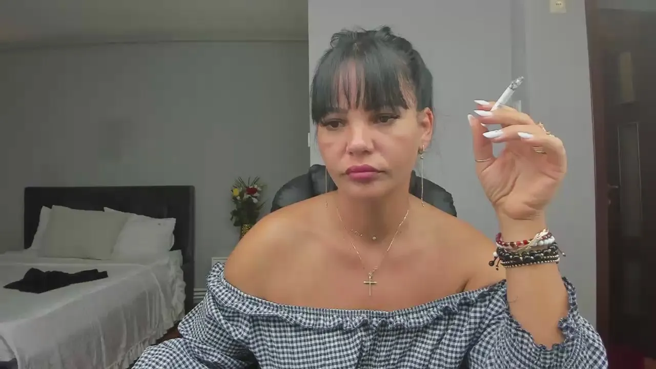 Offline Ella_sweety on Cam4