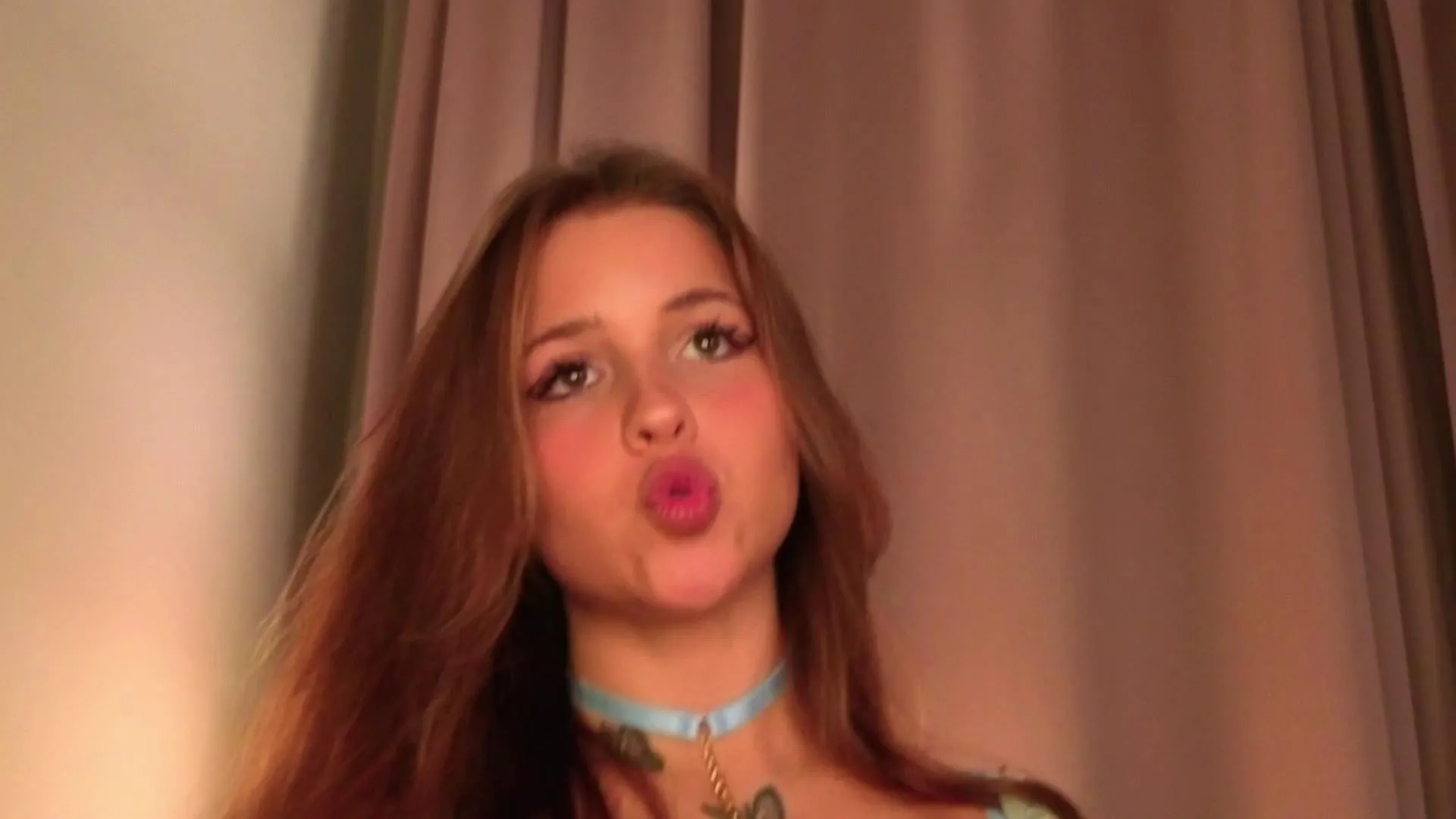 Offline EllamaeWerley on Cam4