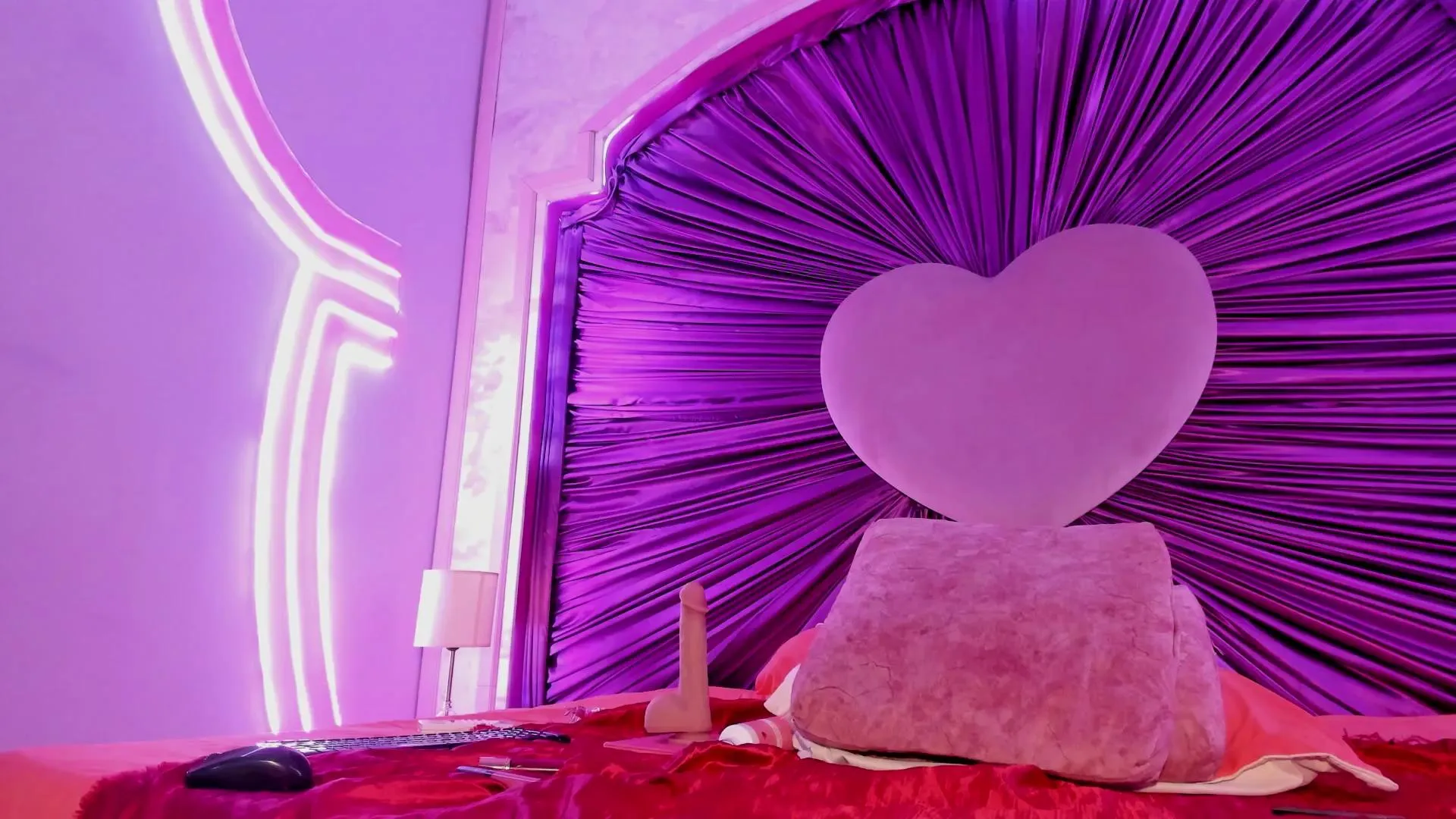 Offline Elly_Miller on Cam4