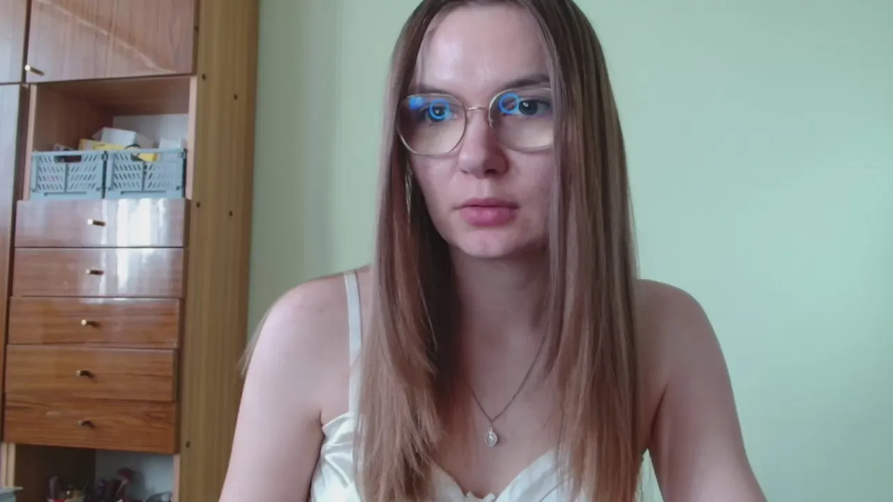 Offline EllyHEARTx on Cam4