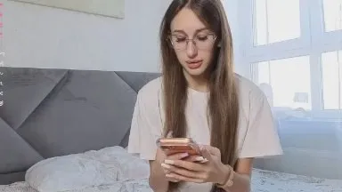 Offline EmeliaFranzel on Cam4