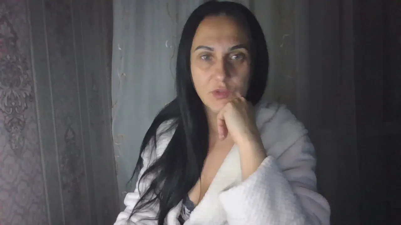 Freechat Emilia55 on Cam4