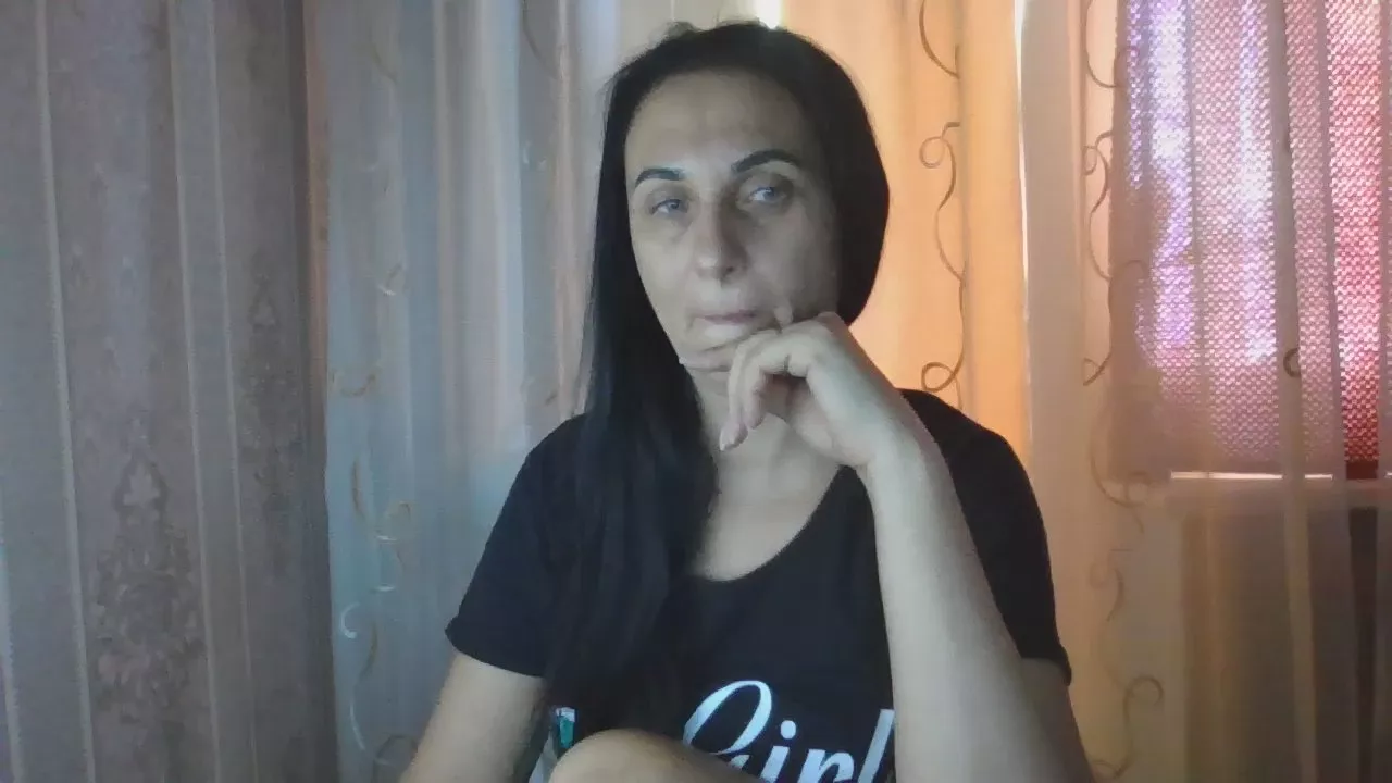 Freechat Emilia55 on Cam4