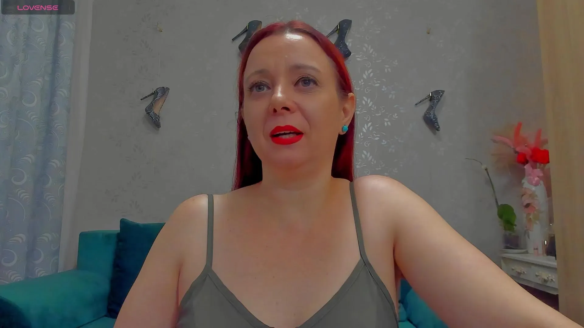 Freechat emilianna666 on Cam4