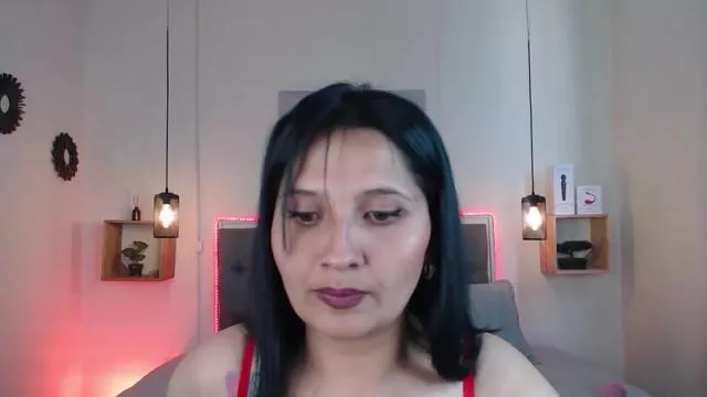 Offline Emily_leinner on Cam4