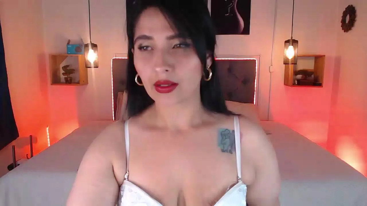 Offline Emily_leinner on Cam4