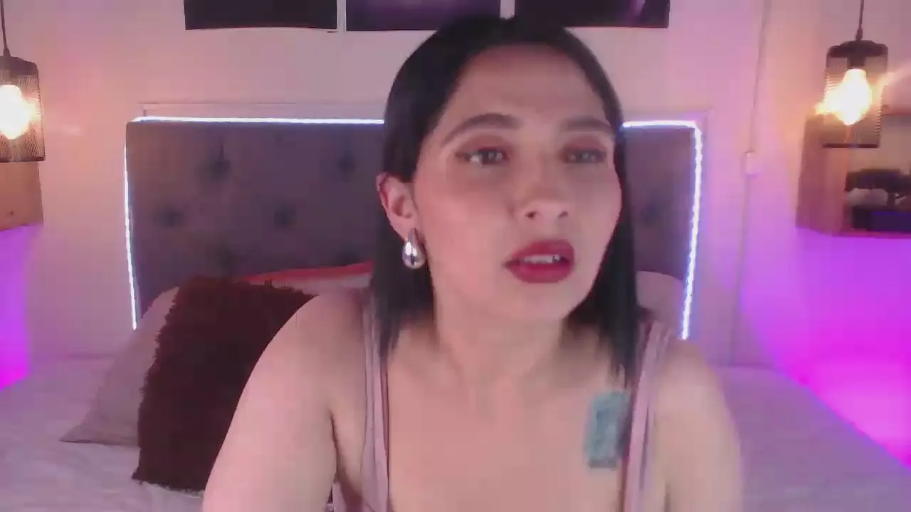 Offline Emily_leinner on Cam4