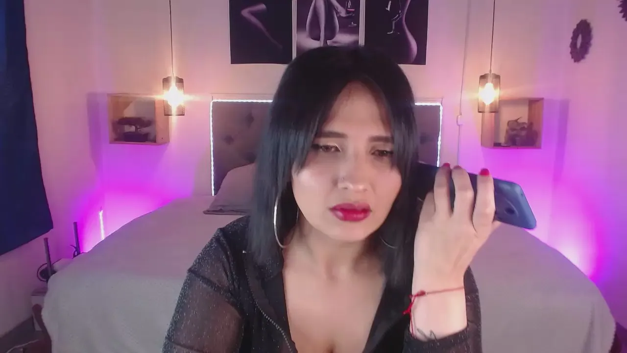 Offline Emily_leinner on Cam4