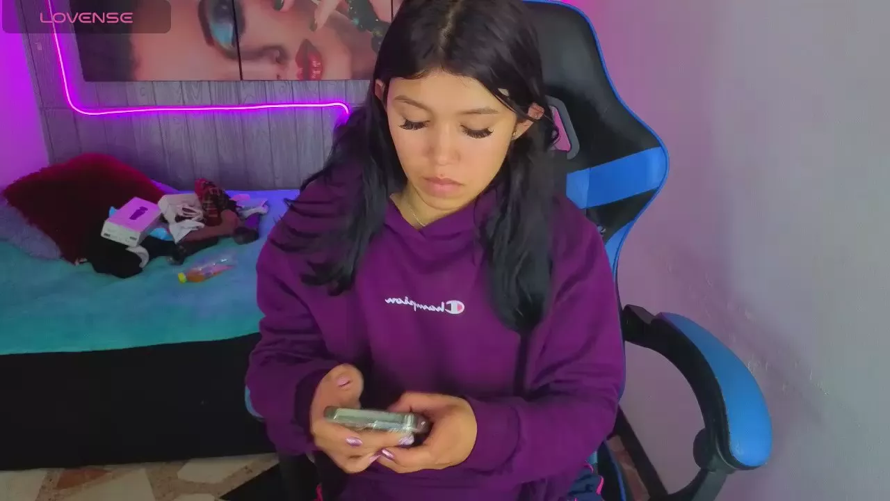 Offline emily_rosse04 on Cam4