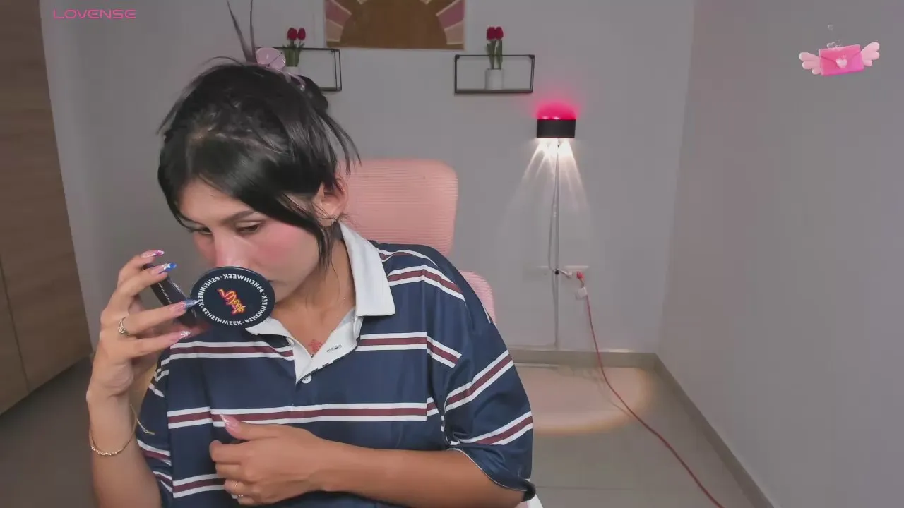 Offline emily_villamil on Cam4