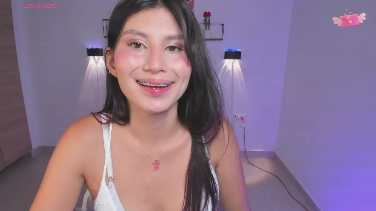 Offline emily_villamil on Cam4